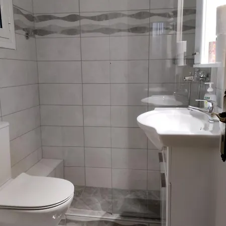 Lefki Λακήθρα